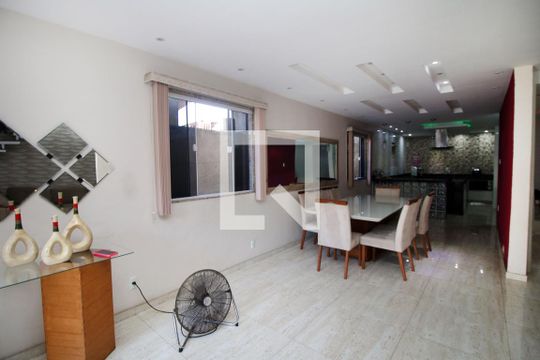 Sala de Jantar de casa à venda com 4 quartos, 600m² em Vigário Geral, Rio de Janeiro