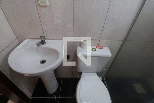 Banheiro da Suíte 1 de apartamento para alugar com 2 quartos, 55m² em Mathias Velho, Canoas