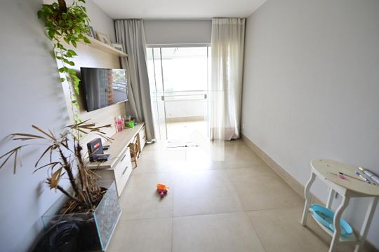 Sala de apartamento à venda com 3 quartos, 81m² em Jardim Goiás, Goiânia