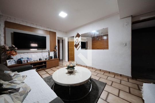 Sala de casa à venda com 3 quartos, 151m² em Vila Rica, São Paulo