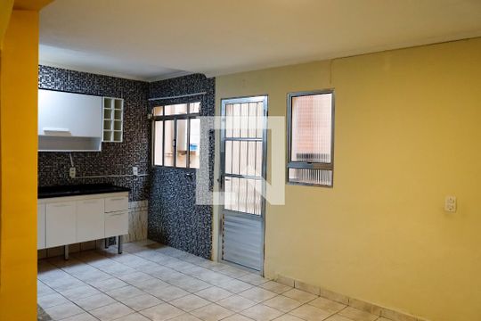 Sala de casa para alugar com 2 quartos, 45m² em Jardim Primavera, Osasco