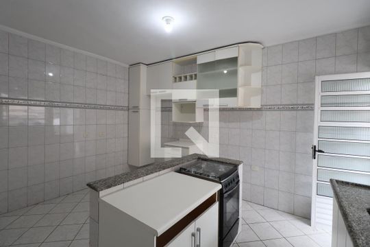 Cozinha de casa para alugar com 2 quartos, 80m² em Guaiauna, São Paulo