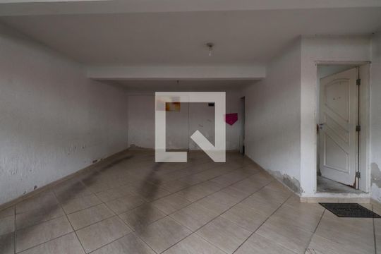 Garagem de casa para alugar com 2 quartos, 80m² em Guaiauna, São Paulo