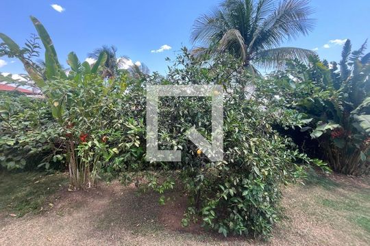 Area externa frente de casa à venda com 6 quartos, 700m² em Jd Botanico , Brasília