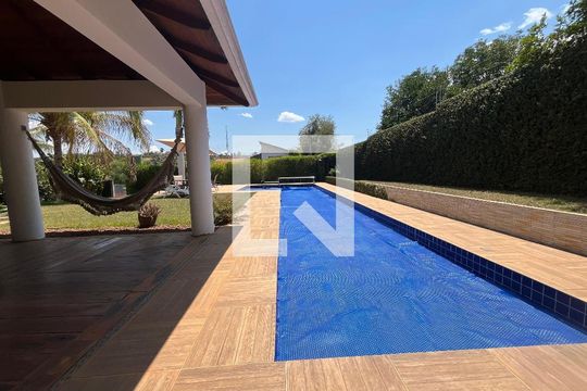 Area externa frente de casa à venda com 6 quartos, 700m² em Jd Botanico , Brasília