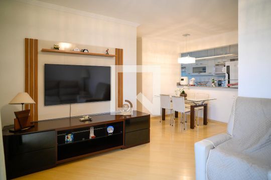 Sala de apartamento à venda com 3 quartos, 75m² em Vila Gumercindo, São Paulo
