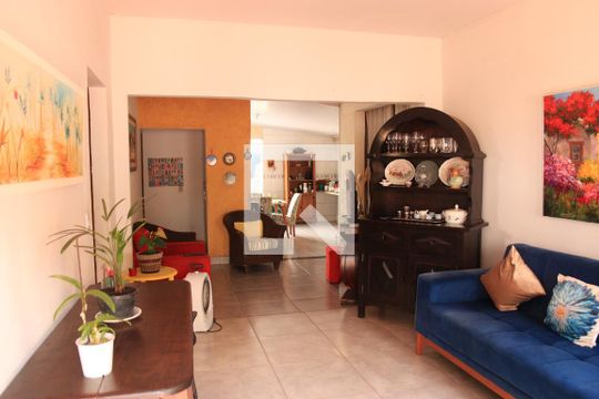 Sala de casa para alugar com 3 quartos, 150m² em Feliz, Goiânia