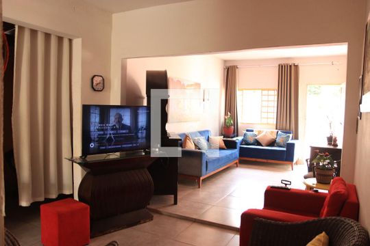 Sala de casa para alugar com 3 quartos, 150m² em Feliz, Goiânia