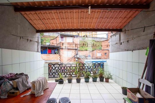 Sacada de casa à venda com 3 quartos, 48m² em Casa Grande, Diadema