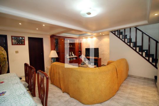 Sala de casa à venda com 3 quartos, 193m² em Brás de Pina, Rio de Janeiro