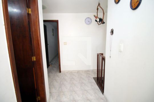 Hall da Escada de casa à venda com 3 quartos, 193m² em Brás de Pina, Rio de Janeiro
