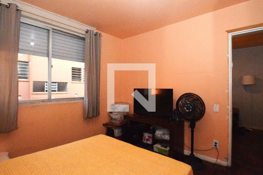 Quarto de apartamento à venda com 1 quarto, 42m² em Rubem Berta, Porto Alegre