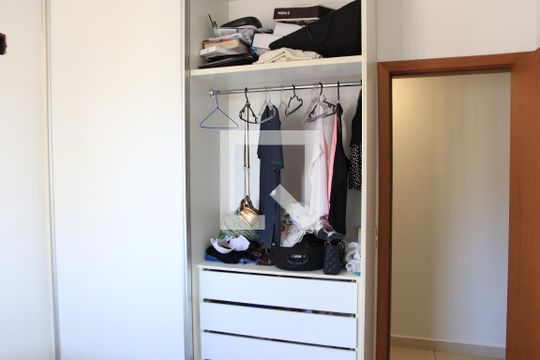 Suíte 01 de apartamento para alugar com 3 quartos, 120m² em Vila Maria Jose, Goiânia