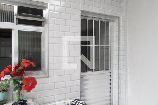 Entrada de casa à venda com 2 quartos, 217m² em Jardim Roberto, Osasco