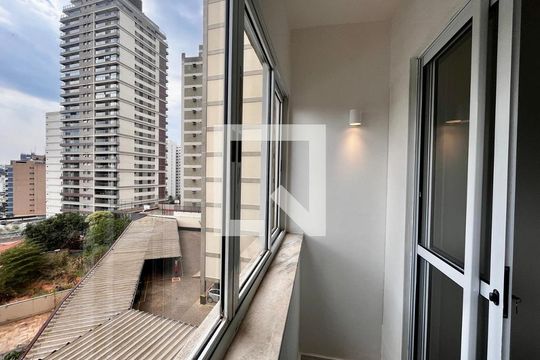 Sacada  de apartamento para alugar com 2 quartos, 62m² em Centro, Campinas