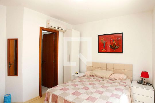 Suíte de apartamento à venda com 2 quartos, 230m² em Jardim Botânico, Porto Alegre