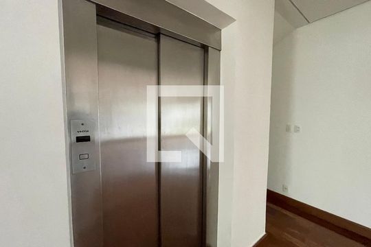 Elevador de casa de condomínio à venda com 6 quartos, 872m² em Jardim Everest, São Paulo