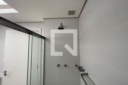 Banheiro da Suíte 1 de casa de condomínio à venda com 6 quartos, 872m² em Jardim Everest, São Paulo