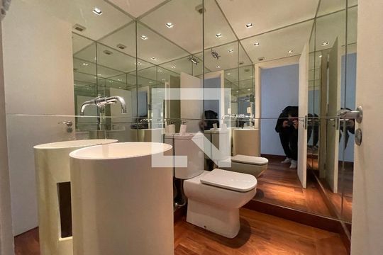 Lavabo de casa de condomínio à venda com 6 quartos, 872m² em Jardim Everest, São Paulo
