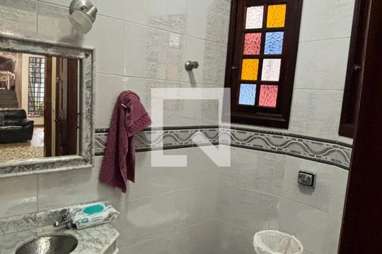 Lavabo de casa à venda com 3 quartos, 230m² em Vila Pires, Santo André