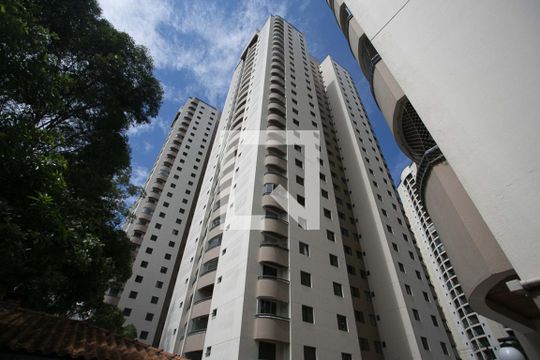 Fachada do bloco de apartamento para alugar com 3 quartos, 112m² em Chácara Agrindus, Taboão da Serra