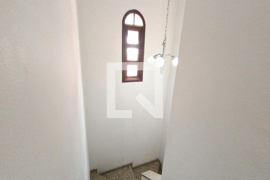 Escada de casa à venda com 4 quartos, 250m² em Vila Granada, São Paulo