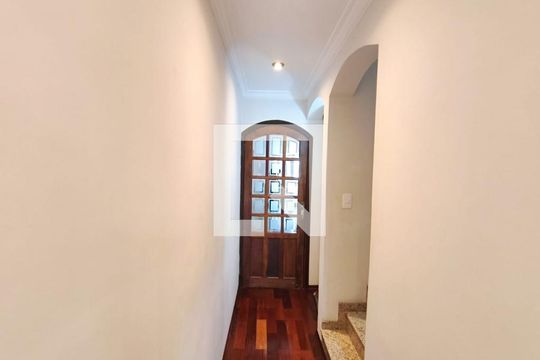 Corredor de casa à venda com 4 quartos, 250m² em Vila Granada, São Paulo