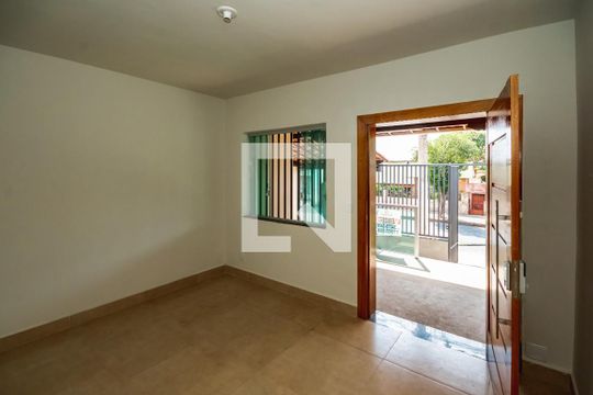 Sala de casa à venda com 3 quartos, 360m² em Serrano, Belo Horizonte