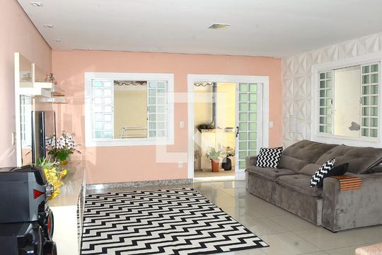 Sala de casa à venda com 3 quartos, 300m² em Goiânia, Belo Horizonte