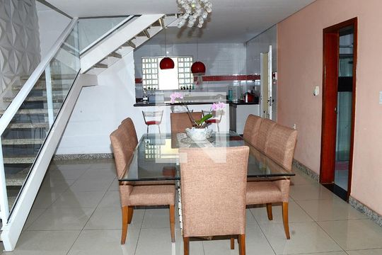 Detalhe Sala de casa à venda com 3 quartos, 300m² em Goiânia, Belo Horizonte