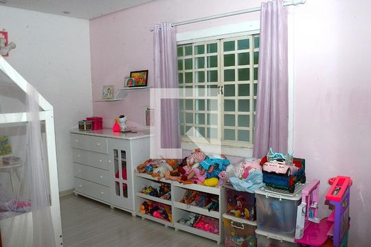 Quarto 1 de casa à venda com 3 quartos, 300m² em Goiânia, Belo Horizonte