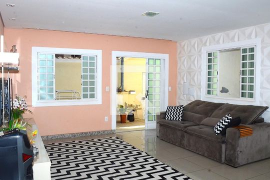 Detalhe Sala de casa à venda com 3 quartos, 300m² em Goiânia, Belo Horizonte