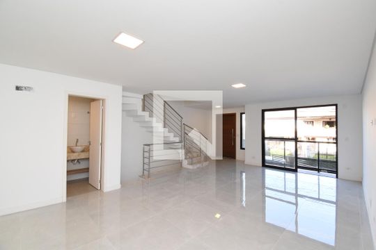 Sala/Cozinha de casa para alugar com 3 quartos, 225m² em Tingui, Curitiba