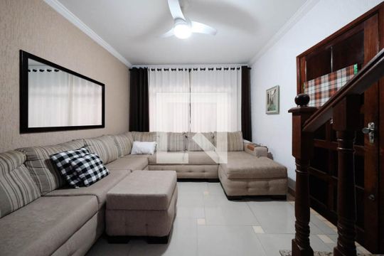 Sala de casa para alugar com 2 quartos, 210m² em Jardim Danfer, São Paulo