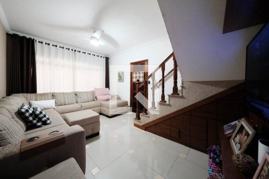 Sala de casa para alugar com 2 quartos, 210m² em Jardim Danfer, São Paulo