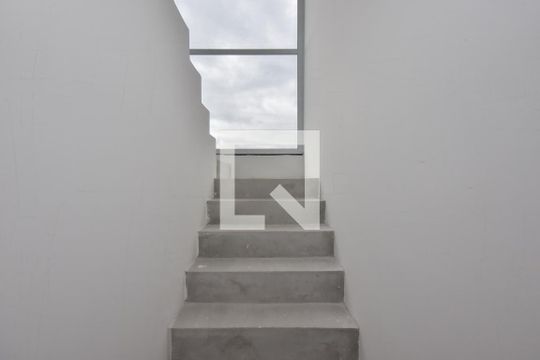 Escada de casa de condomínio à venda com 2 quartos, 80m² em Jardim Monte Kemel, São Paulo