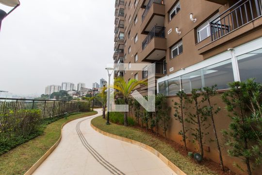 Área comum de apartamento para alugar com 2 quartos, 60m² em Jardim Tupanci, Barueri