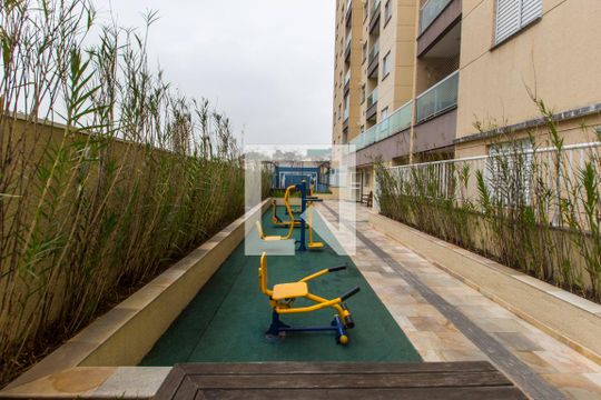 Academia de apartamento para alugar com 2 quartos, 60m² em Jardim Tupanci, Barueri