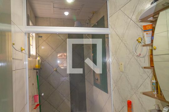 Banheiro Social de casa de condomínio à venda com 2 quartos, 78m² em Niterói, Canoas