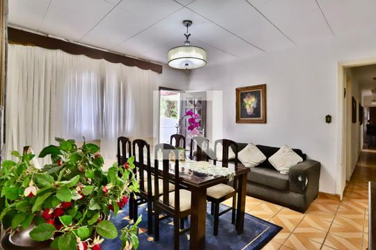 Sala de casa à venda com 3 quartos, 350m² em Vila Bertioga, São Paulo