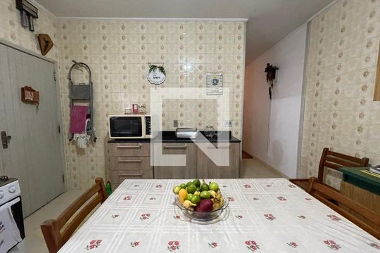 Cozinha de casa para alugar com 3 quartos, 80m² em Jardim Luísa, São Paulo