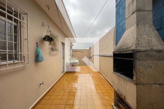 Quintal de casa para alugar com 3 quartos, 80m² em Jardim Luísa, São Paulo