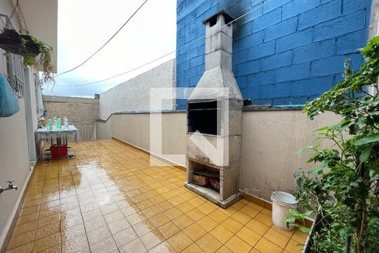 Quintal de casa para alugar com 3 quartos, 80m² em Jardim Luísa, São Paulo