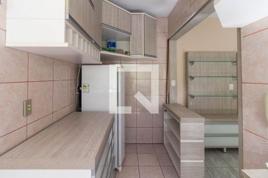 Cozinha de apartamento para alugar com 1 quarto, 38m² em Santo Antônio, Porto Alegre