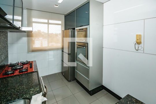 Cozinha de apartamento à venda com 4 quartos, 120m² em Ouro Preto, Belo Horizonte