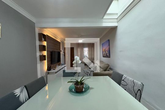 Sala de casa à venda com 3 quartos, 130m² em Vila Linda, Santo André