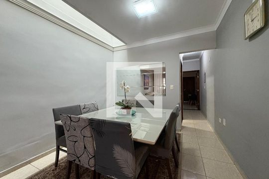 Sala de casa à venda com 3 quartos, 130m² em Vila Linda, Santo André