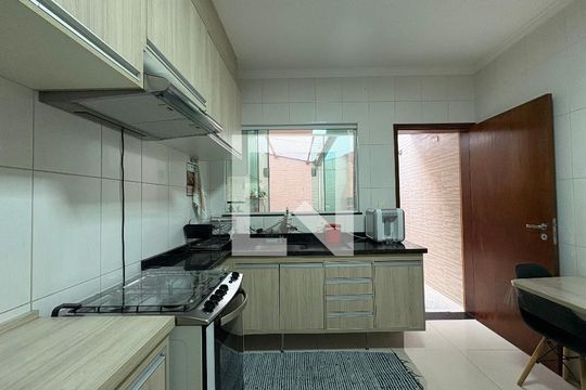 Cozinha de casa à venda com 3 quartos, 130m² em Vila Linda, Santo André