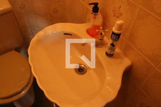 Lavabo de apartamento para alugar com 3 quartos, 120m² em Vila Romana, São Paulo