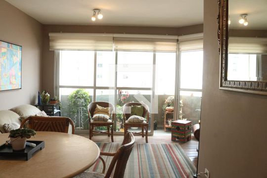 Sala de apartamento para alugar com 3 quartos, 120m² em Vila Romana, São Paulo